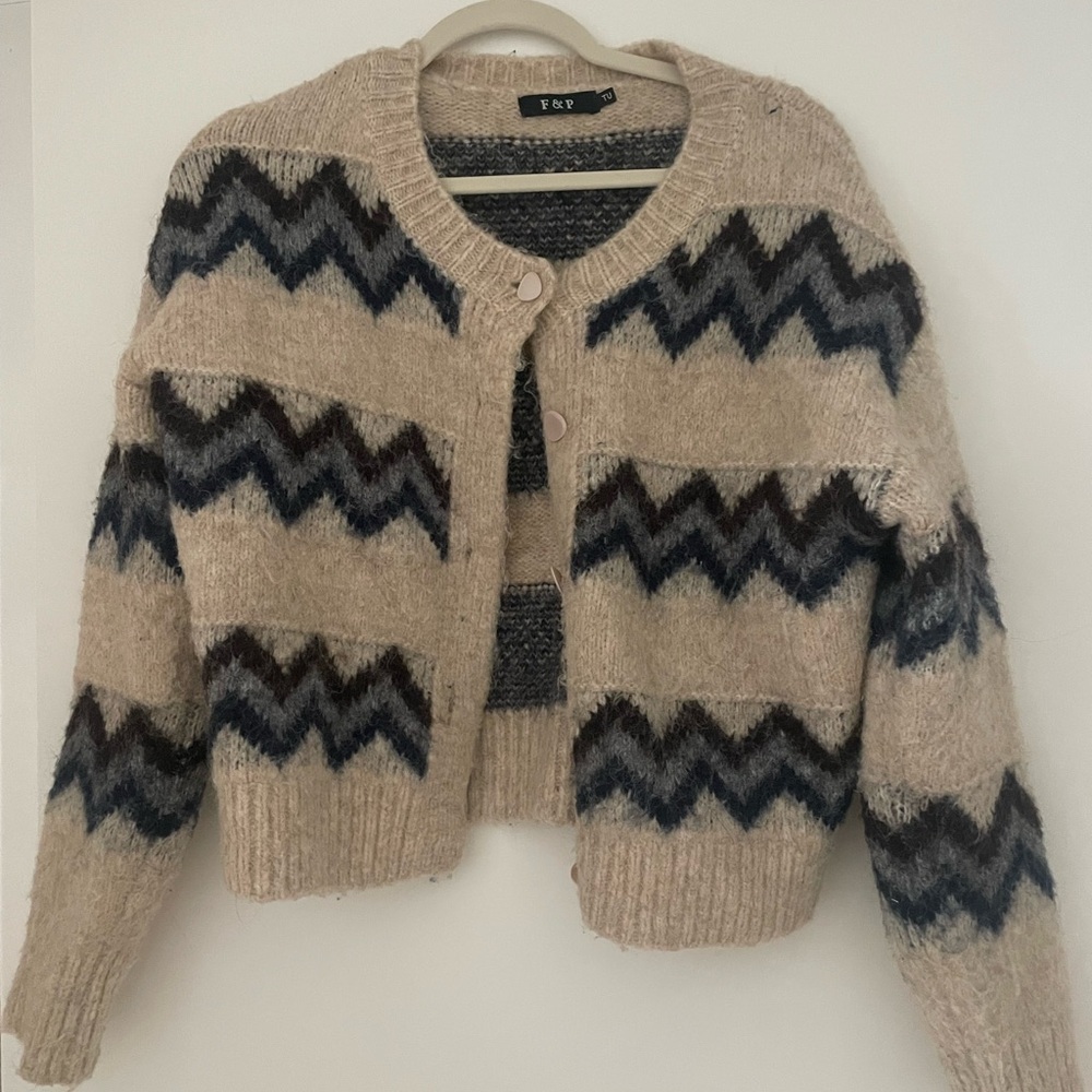 VM Women's Chevron Knit Cardigan - Beige and Navy